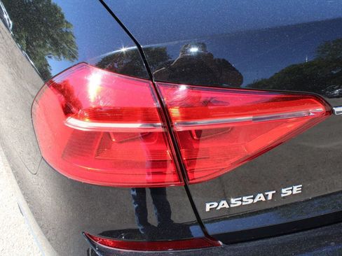 Used 2016 Volkswagen Passat 1.8T SE FWD image 11