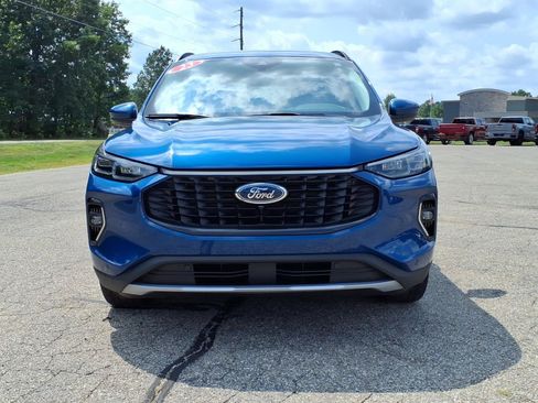 Used 2023 Ford Escape Platinum AWD/4WD image 2