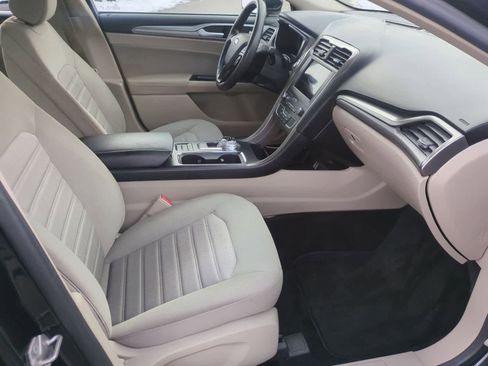Used 2020 Ford Fusion SE image 21