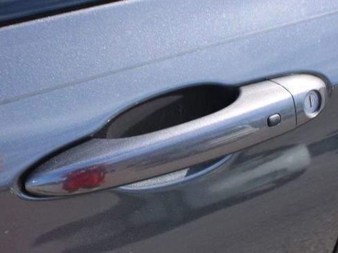 Used 2015 Chrysler 200 S FWD image 9