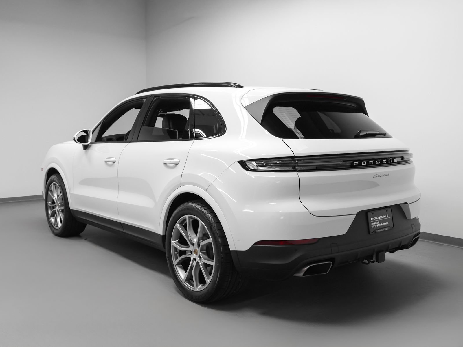 Certified 2024 Porsche Cayenne AWD/4WD image 3