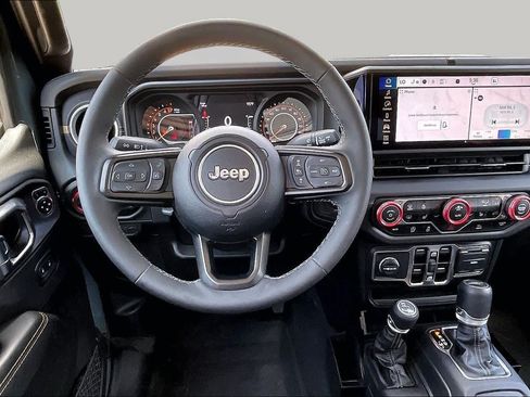 Used 2025 Jeep Gladiator Sport w/ Premium Package AWD/4WD image 12