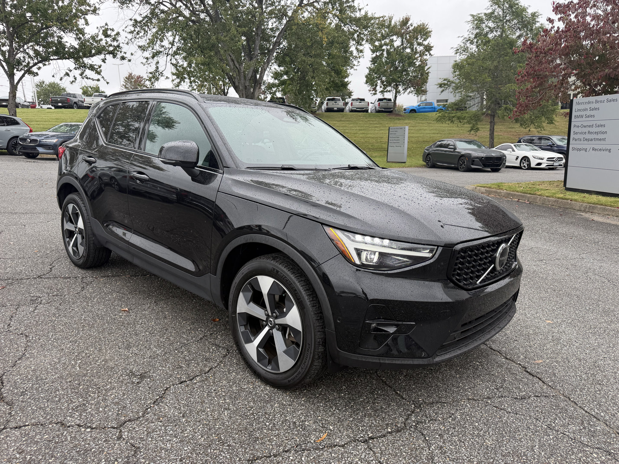 Used 2026 Volvo XC40 B5 Plus AWD/4WD image 2