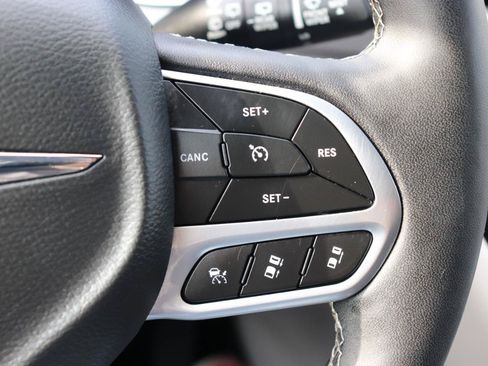Used 2024 Chrysler Pacifica Touring-L FWD image 36