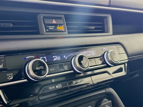 Used 2024 Honda Pilot Touring image 10