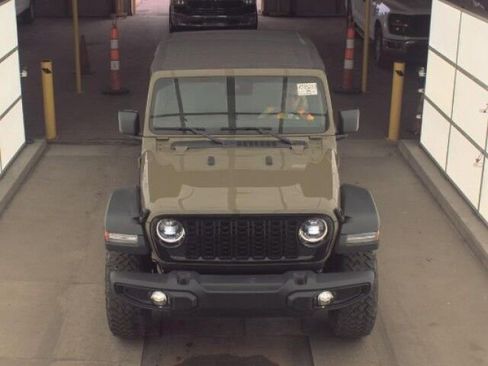 Used 2025 Jeep Wrangler Willys image 2
