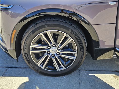 New 2025 Cadillac Lyriq Luxury image 36