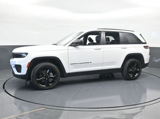 Used 2024 Jeep Grand Cherokee Altitude video 2