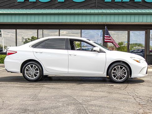Used 2017 Toyota Camry SE FWD image 9