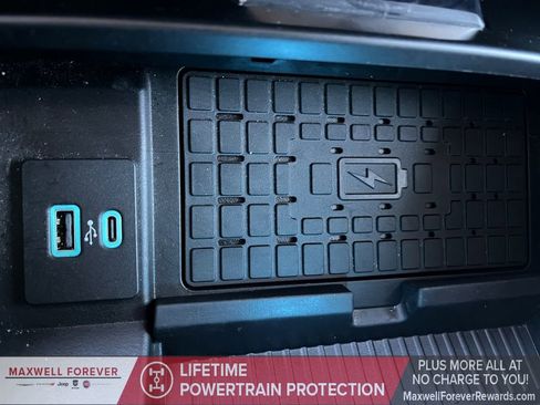 Used 2024 Ford Expedition XLT image 6