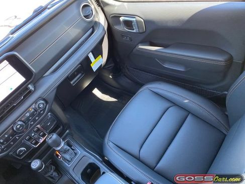 New 2026 Jeep Wrangler Unlimited Sahara AWD/4WD image 17