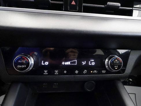 Used 2024 Mitsubishi Outlander ES AWD/4WD image 22