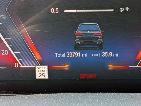 Used 2023 BMW X7 xDrive40i w/ Executive Package image 22