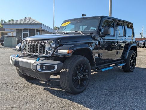 Used 2024 Jeep Wrangler Unlimited Sahara w/ Safety Group AWD/4WD image 8