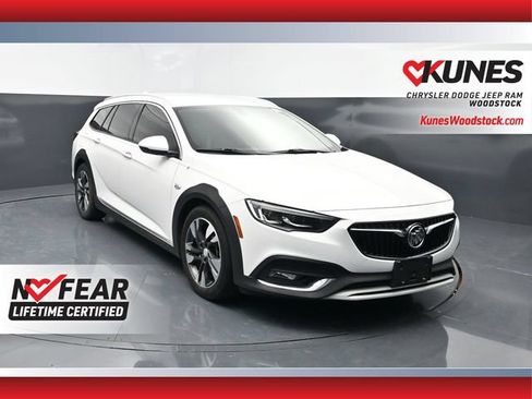 Used 2018 Buick Regal Essence w/ Driver Confidence Package #1 AWD/4WD image 1
