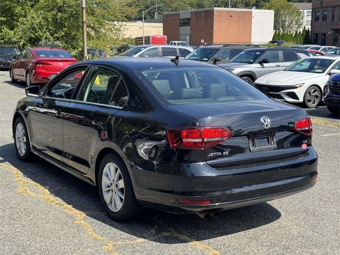 Used 2016 Volkswagen Jetta SE image 3