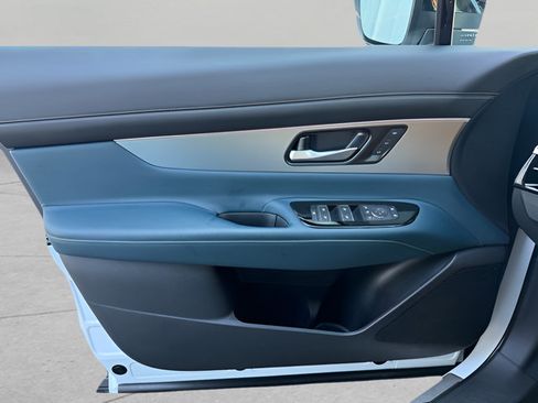 Certified 2025 Nissan Murano Platinum AWD/4WD image 9