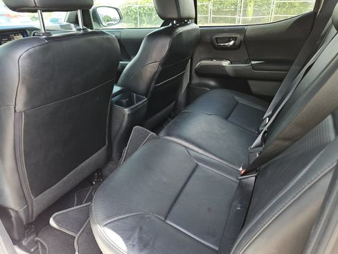 Certified 2019 Toyota Tacoma TRD Sport RWD image 11