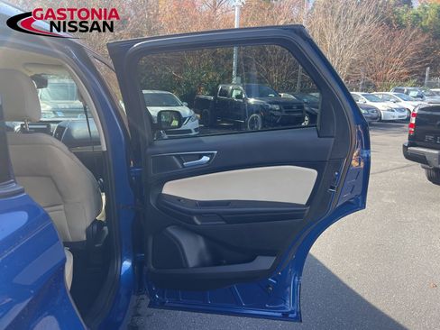 Used 2022 Ford Edge SE image 26