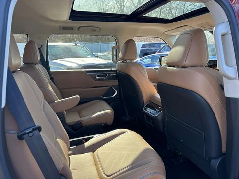 New 2025 INFINITI QX80 Luxe image 5