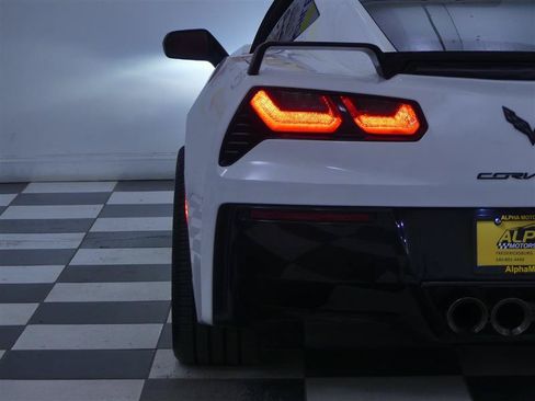 Used 2019 Chevrolet Corvette Stingray Coupe w/ Carbon Flash Badge Package RWD image 27