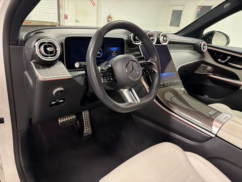 Used 2023 Mercedes-Benz GLC 300 4MATIC image 4