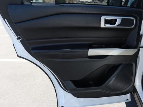 Used 2023 Ford Explorer XLT w/ Equipment Group 202A RWD image 12