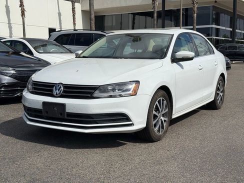 Used 2017 Volkswagen Jetta SE FWD image 1