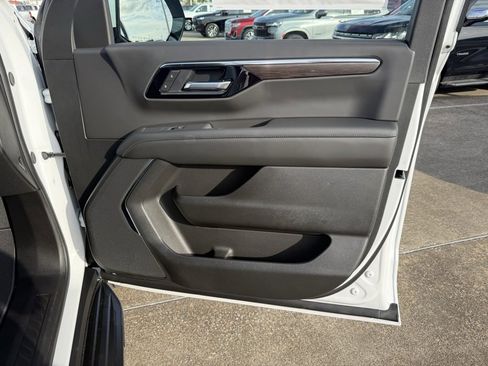 New 2026 Chevrolet Suburban LS image 47