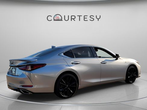 Used 2022 Lexus ES 350 F Sport image 5