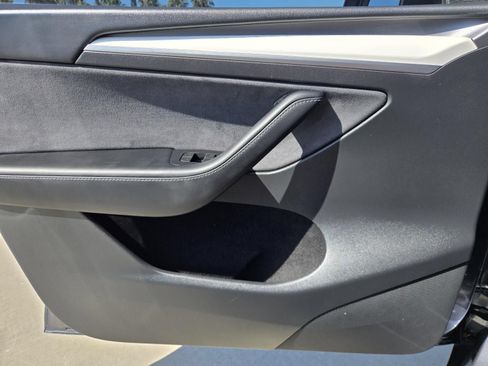 Used 2023 Tesla Model Y Performance AWD/4WD image 18