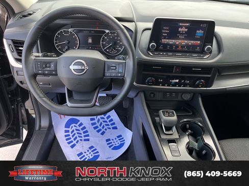 Used 2025 Nissan Rogue SV FWD image 7