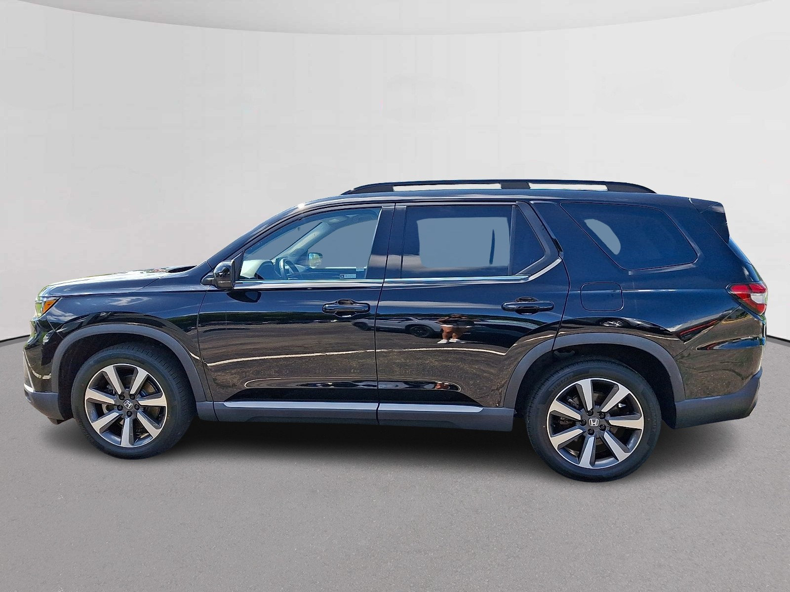 Used 2023 Honda Pilot Touring image 6