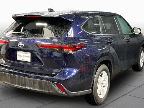 Certified 2025 Toyota Highlander LE FWD image 13