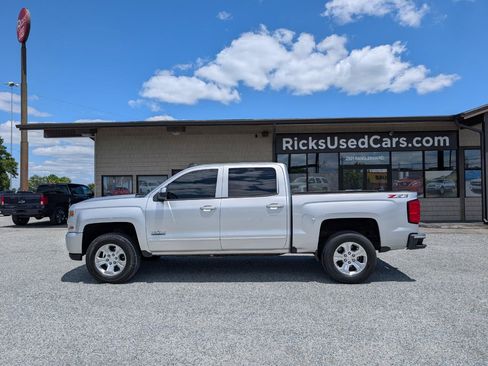 Used 2018 Chevrolet Silverado 1500 LT w/ Texas Edition AWD/4WD image 12