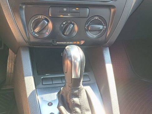Used 2012 Volkswagen Jetta Sedan FWD image 12
