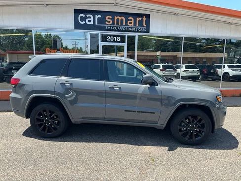 Used 2021 Jeep Grand Cherokee Laredo X AWD/4WD image 8