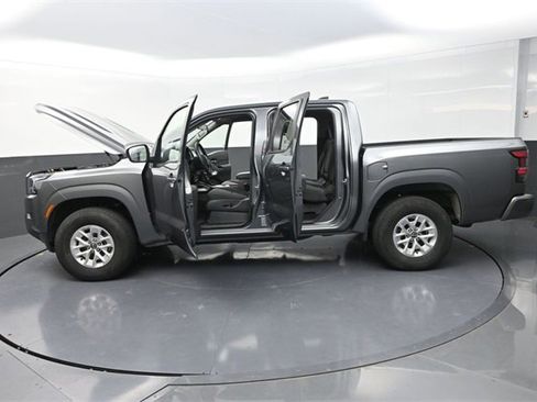 Used 2024 Nissan Frontier SV image 38