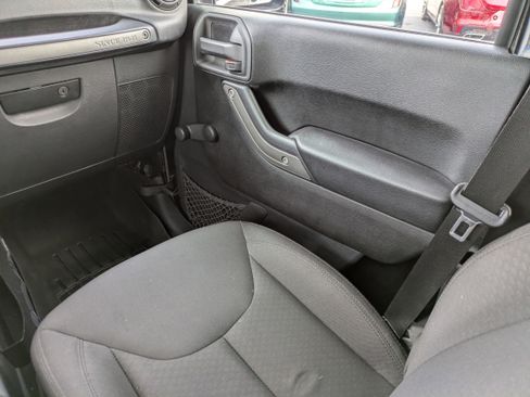 Used 2016 Jeep Wrangler Unlimited Sport image 9