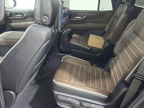 Used 2026 GMC Yukon Denali Ultimate w/ LPO, Floor Liner Package AWD/4WD image 3