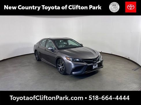 Used 2021 Toyota Camry SE w/ Cold Weather Package AWD/4WD image 1