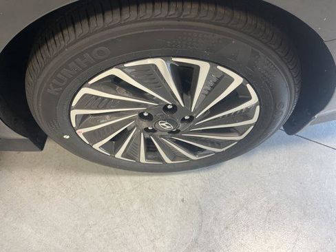 New 2025 Hyundai Sonata Limited image 30