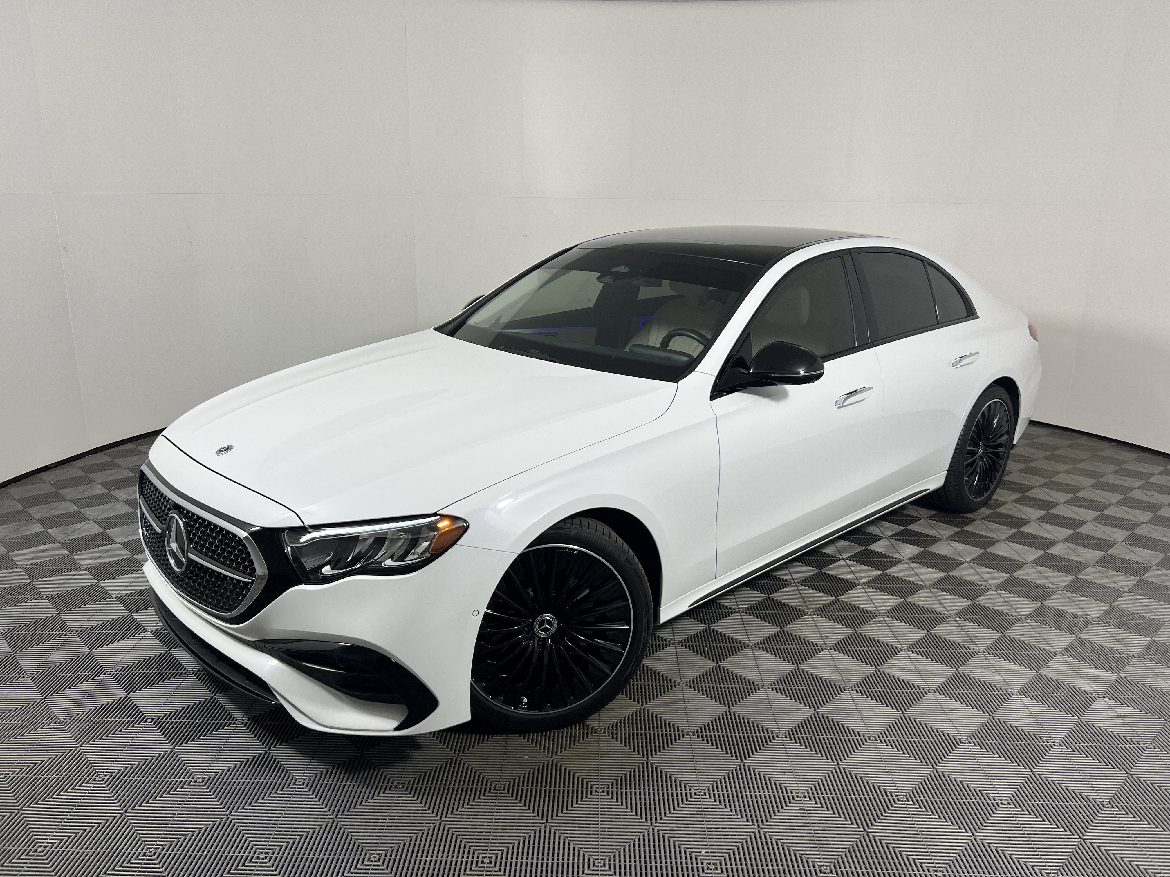Used 2024 Mercedes-Benz E 350 4MATIC Sedan image 1