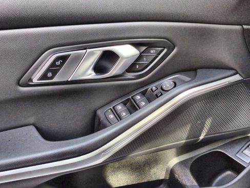 Certified 2022 BMW 330i xDrive Sedan w/ Premium Package image 38