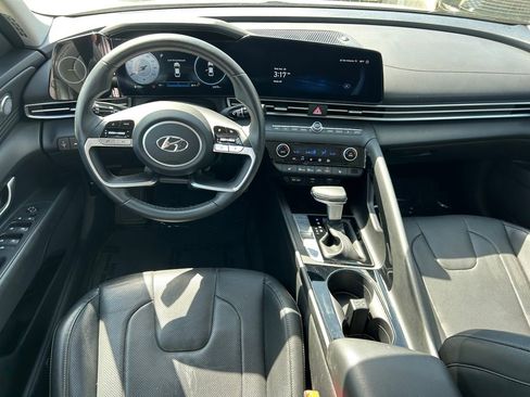 Used 2023 Hyundai Elantra Limited image 16