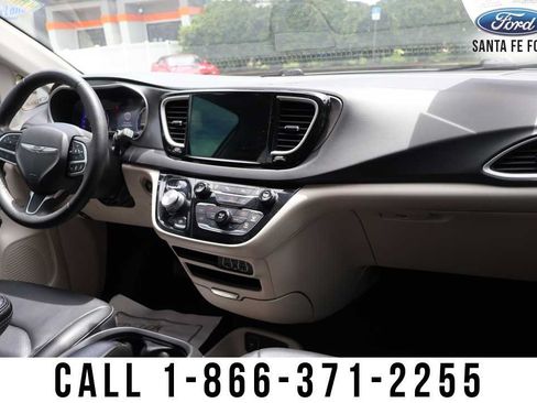 Used 2023 Chrysler Pacifica Touring-L FWD image 25
