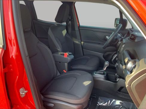 Used 2023 Jeep Renegade Latitude w/ Sun/Sound Group AWD/4WD image 9