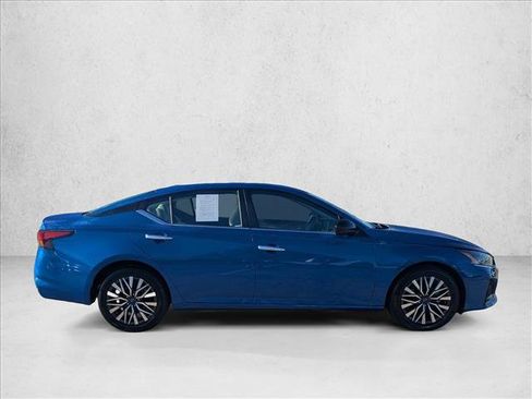 Used 2025 Nissan Altima 2.5 SV image 4