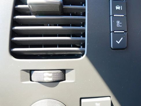 Used 2013 Chevrolet Silverado 2500 LT image 30