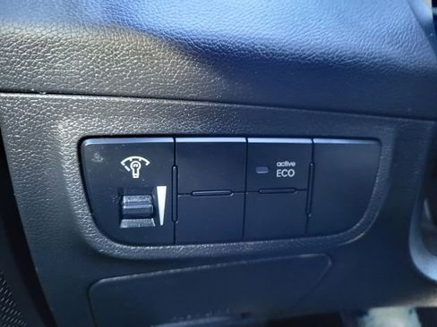 Used 2013 Hyundai Veloster Turbo image 26